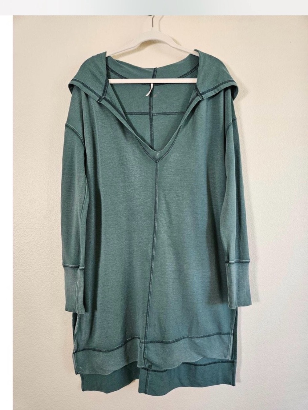 Free People Queen of Hearts Tunic
Sweatshirt Green Size Large High Low - Picture 3 of 7